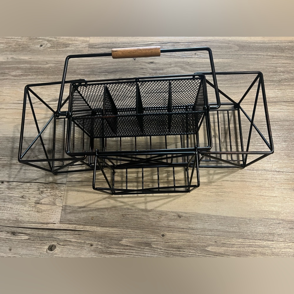 mikasa expandable picnic caddy like new